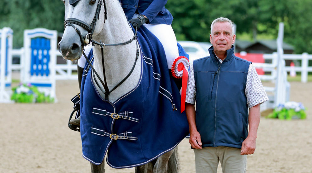 Laura Mantal At Prize Giving With Sponsor