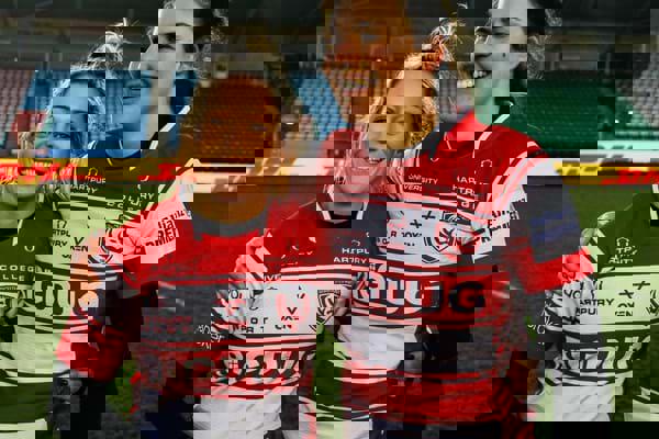 Natasha-'Mo'-Hunt-And-Fellow-Player